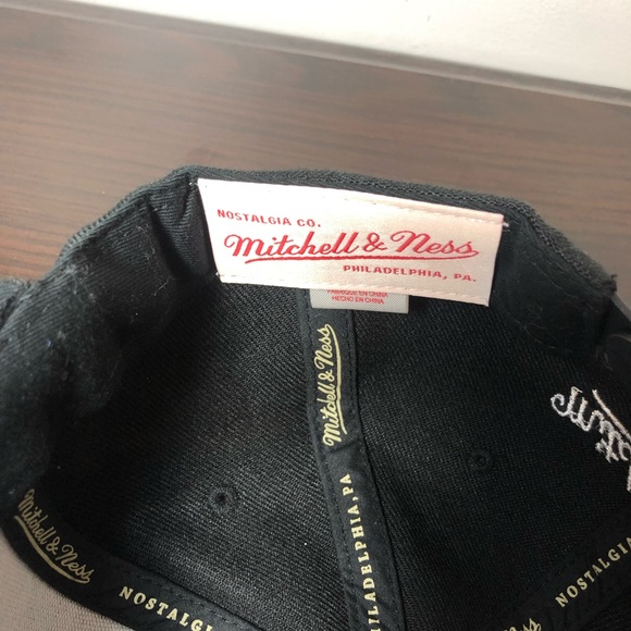 Mitchell & Ness Huston Rockets SnapBack hat - Picture 4 of 4